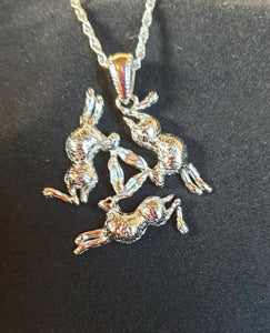 Triple Hare Necklace Gold